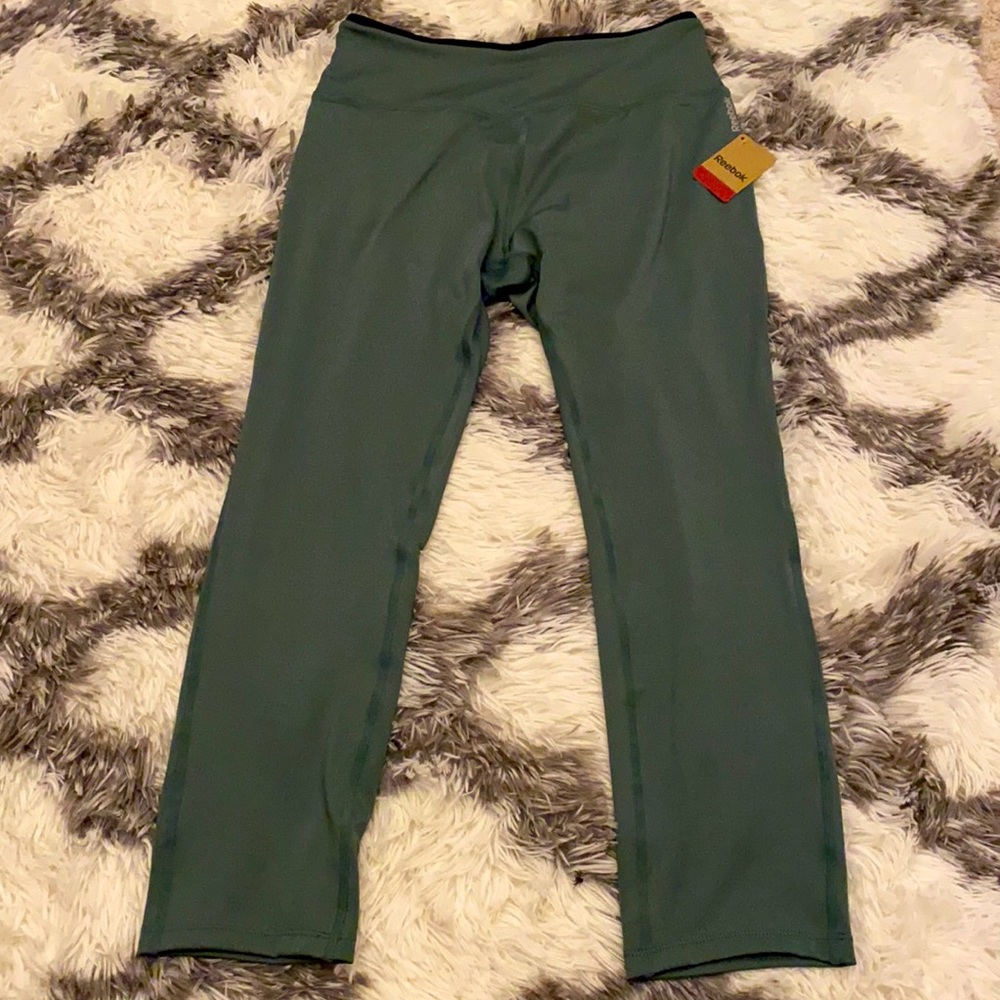 Army green Reebok Capri workout leggings size L